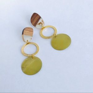 COPY - Wood stud earrings with mother pearl pendant